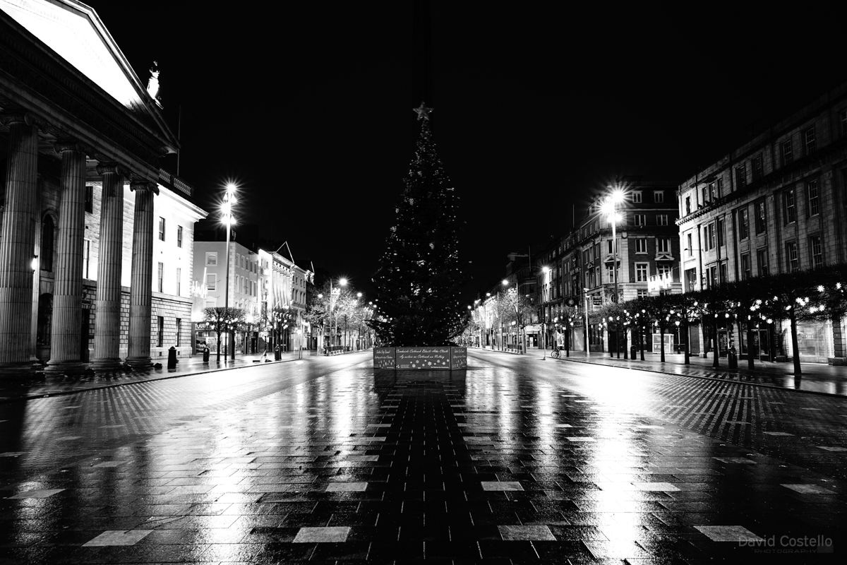 All was silent on O'Connell Street on Christmas night, the area was completely abandoned.